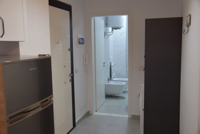 Shtepi ne shitje Apartament ne Tirane, Garsoniere, Mobilimi E mobiluar, Pagesa 109,000  Euro.