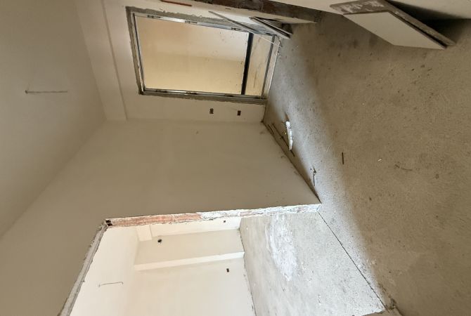 Shtepi ne shitje Apartament ne Tirane, 2+1, Mobilimi Bosh, pa mobiluar, Pagesa 125,500  Euro.