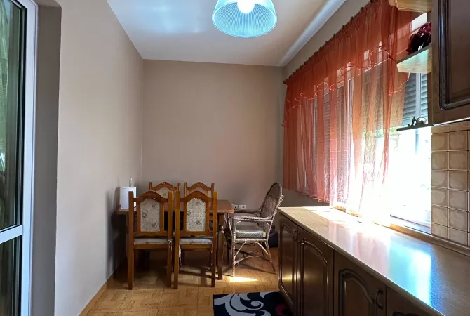 Shtepi ne shitje Apartament ne Tirane, 2+1, Mobilimi E mobiluar, Pagesa 195,000  Euro.