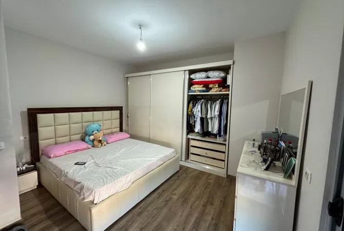 Shtepi ne shitje Apartament ne Tirane, 2+1, Mobilimi E mobiluar, Pagesa 137,000  Euro.