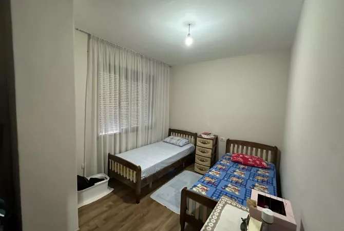 Shtepi ne shitje Apartament ne Tirane, 2+1, Mobilimi E mobiluar, Pagesa 137,000  Euro.