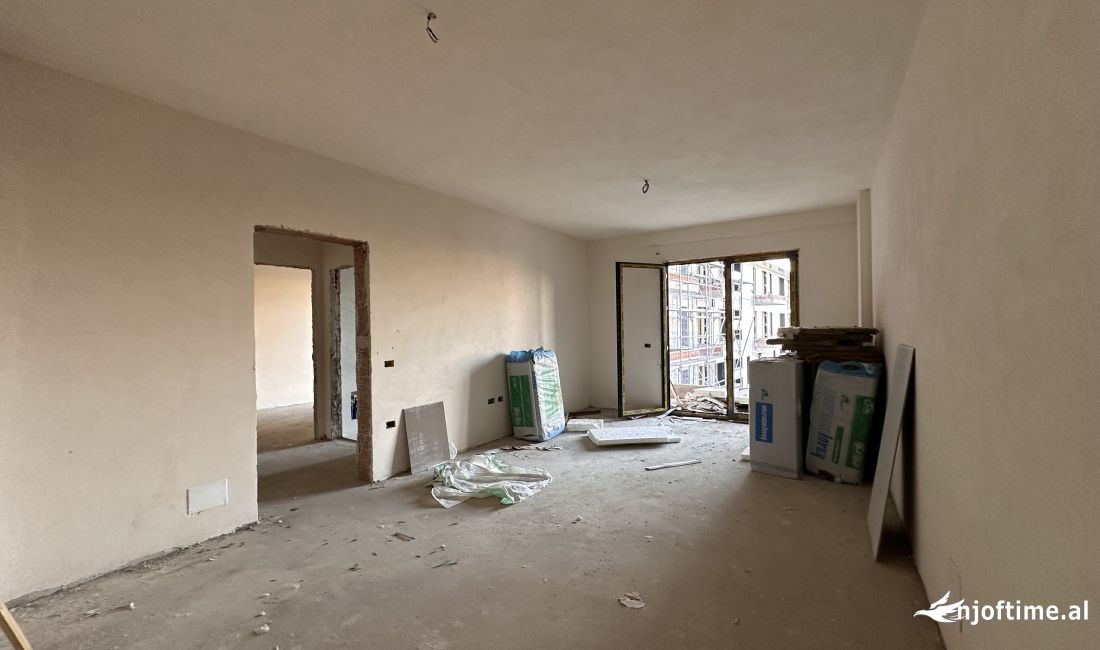 Shtepi ne shitje Apartament ne Tirane, 1+1, Mobilimi Bosh, pa mobiluar, Pagesa 119,000  Euro.