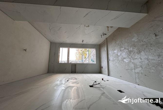 Shtepi ne shitje Apartament ne Tirane, 1+1, Mobilimi Bosh, pa mobiluar, Pagesa 119,000  Euro.