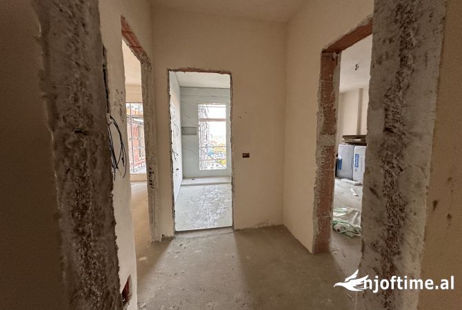 Shtepi ne shitje Apartament ne Tirane, 1+1, Mobilimi Bosh, pa mobiluar, Pagesa 119,000  Euro.