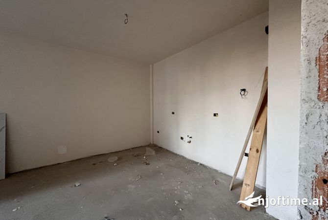 Shtepi ne shitje Apartament ne Tirane, 1+1, Mobilimi Bosh, pa mobiluar, Pagesa 119,000  Euro.