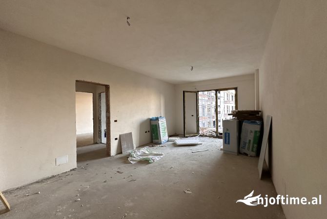 Shitet apartament 1+1 Bulevardi i Ri 