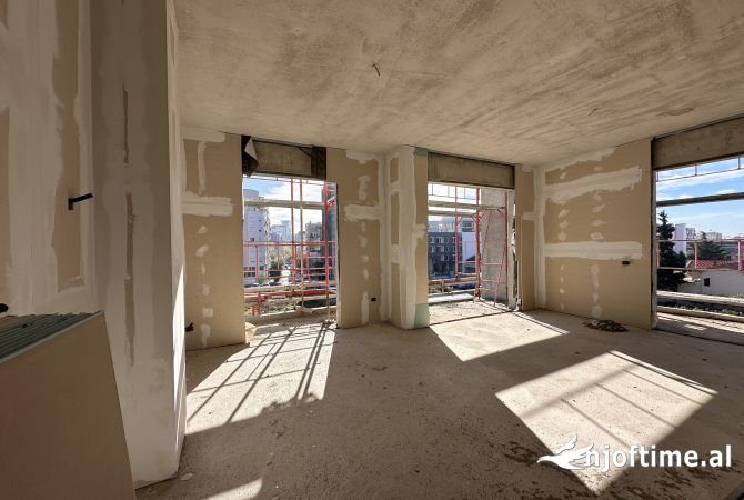 Shtepi ne shitje Apartament ne Tirane, 2+1, Mobilimi Bosh, pa mobiluar, Pagesa 279,000  Euro.