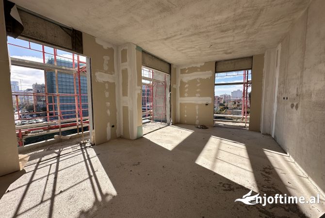 Shitet apartament 2+1+2+Verande