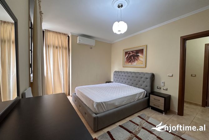Shtepi me qera Apartament ne Tirane, 2+1, Mobilimi E mobiluar, Pagesa 1,000  Euro.