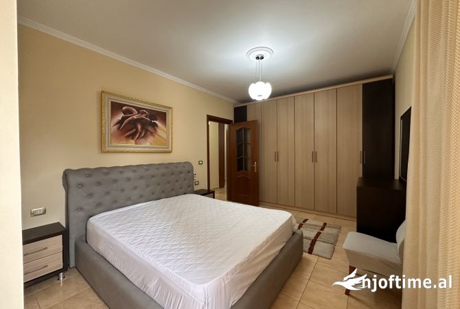 Shtepi me qera Apartament ne Tirane, 2+1, Mobilimi E mobiluar, Pagesa 1,000  Euro.