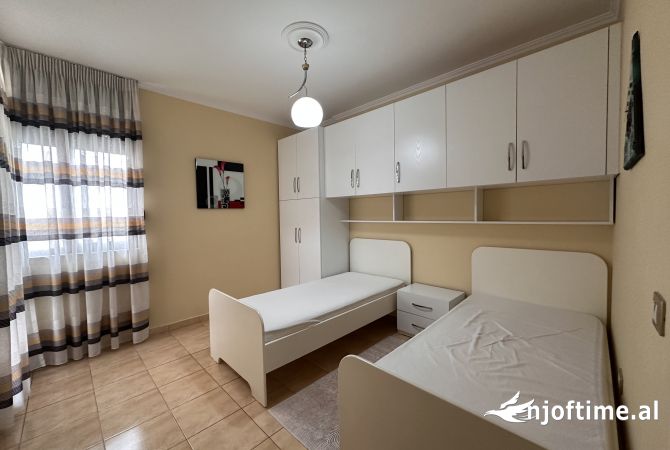 Shtepi me qera Apartament ne Tirane, 2+1, Mobilimi E mobiluar, Pagesa 1,000  Euro.