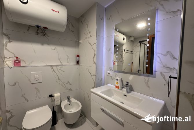 Shtepi me qera Apartament ne Tirane, 2+1, Mobilimi E mobiluar, Pagesa 1,000  Euro.