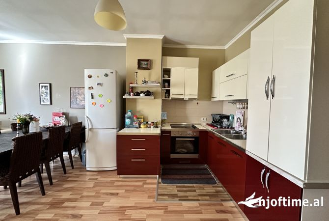 Shtepi ne shitje Apartament ne Tirane, 1+1, Mobilimi E mobiluar, Pagesa 95,000  Euro.