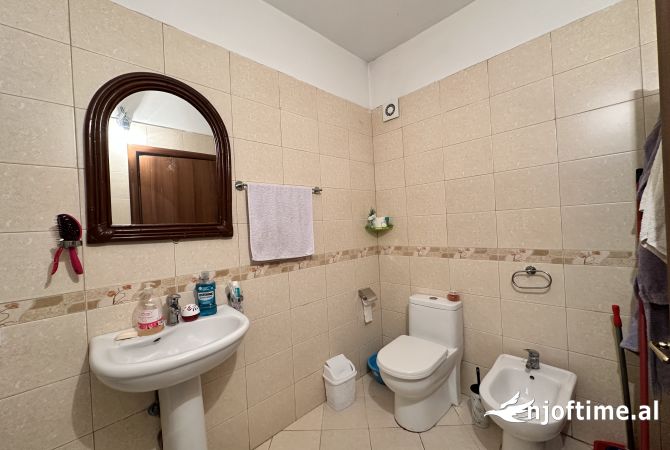 Shtepi ne shitje Apartament ne Tirane, 1+1, Mobilimi E mobiluar, Pagesa 95,000  Euro.