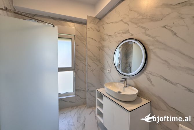 Shtepi ne shitje Apartament ne Tirane, 2+1, Mobilimi E mobiluar, Pagesa 165,000  Euro.