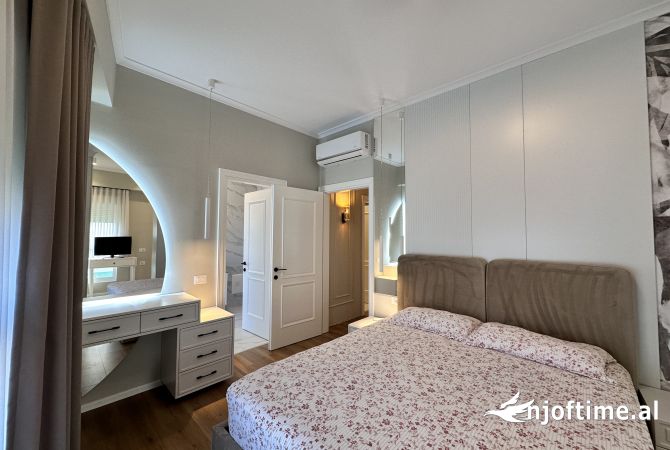 Shtepi ne shitje Apartament ne Tirane, 2+1, Mobilimi E mobiluar, Pagesa 165,000  Euro.