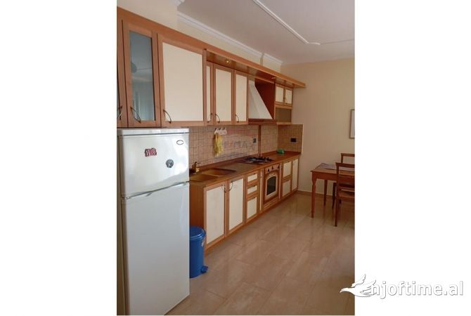 Shtepi me qera Apartament ne Tirane, 1+1, Mobilimi E mobiluar, Pagesa 600  Euro.