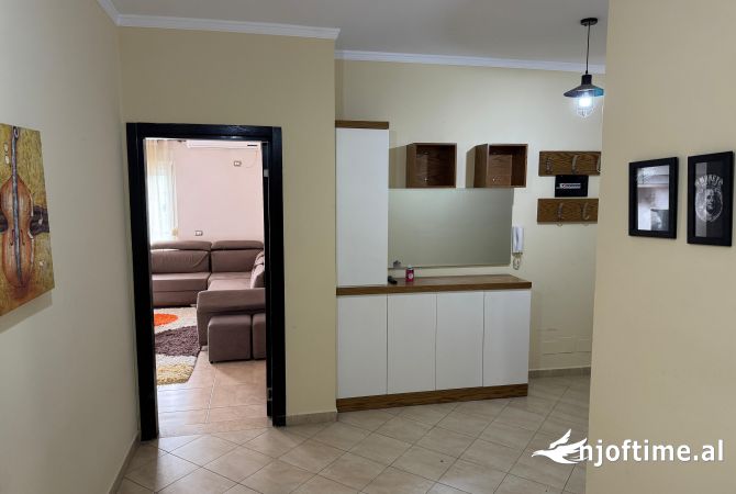 Shtepi me qera Apartament ne Tirane, 2+1, Mobilimi E mobiluar, Pagesa 500  Euro.