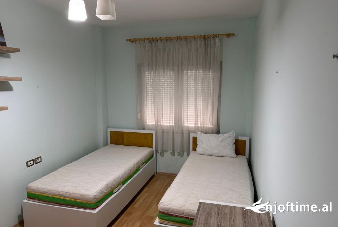 Shtepi me qera Apartament ne Tirane, 2+1, Mobilimi E mobiluar, Pagesa 500  Euro.