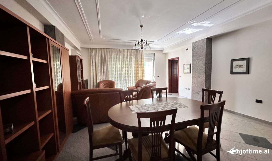 Shtepi me qera Apartament ne Tirane, 2+1, Mobilimi E mobiluar, Pagesa 800  Euro.