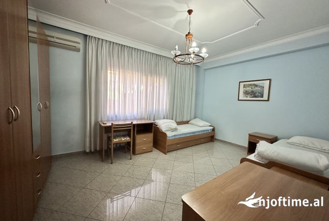 Shtepi me qera Apartament ne Tirane, 2+1, Mobilimi E mobiluar, Pagesa 800  Euro.