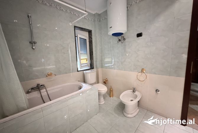 Shtepi me qera Apartament ne Tirane, 2+1, Mobilimi E mobiluar, Pagesa 800  Euro.