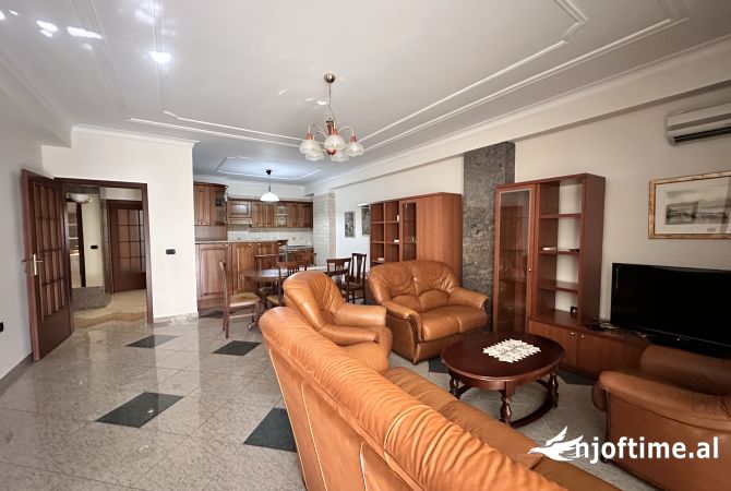 Shtepi me qera Apartament ne Tirane, 2+1, Mobilimi E mobiluar, Pagesa 800  Euro.