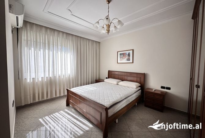 Shtepi me qera Apartament ne Tirane, 2+1, Mobilimi E mobiluar, Pagesa 800  Euro.
