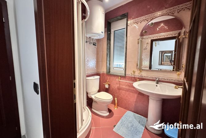 Shtepi me qera Apartament ne Tirane, 2+1, Mobilimi E mobiluar, Pagesa 800  Euro.