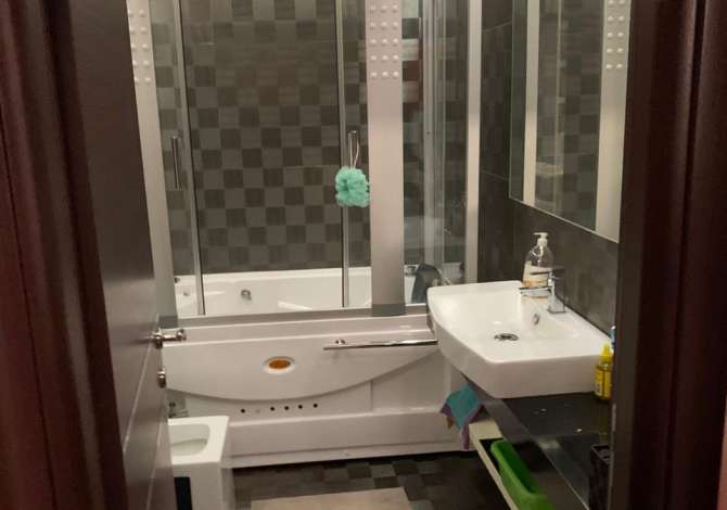 Shtepi me qera Apartament ne Tirane, 2+1, Mobilimi E mobiluar, Pagesa 700  Euro.