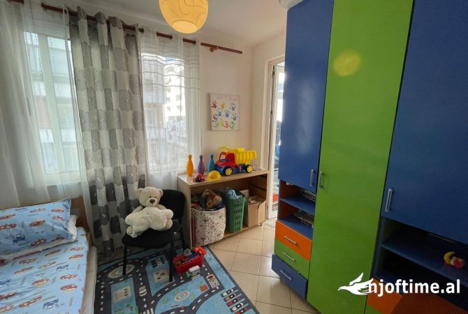 Shtepi me qera Apartament ne Tirane, 3+1, Mobilimi E mobiluar, Pagesa 500  Euro.