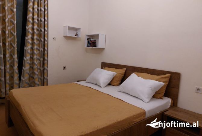 Shtepi me qera Apartament ne Tirane, 2+1, Mobilimi E mobiluar, Pagesa 690  Euro.