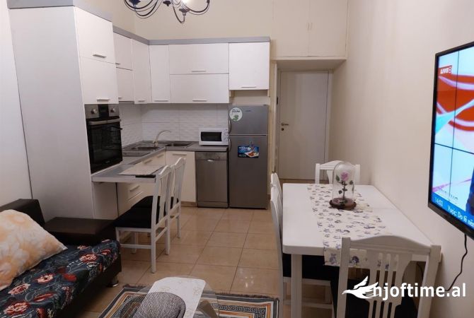 Shtepi me qera Apartament ne Tirane, 2+1, Mobilimi E mobiluar, Pagesa 690  Euro.