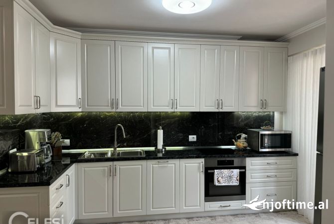 Shtepi ne shitje Apartament ne Tirane, 2+1, Mobilimi E mobiluar, Pagesa 295,000  Euro.