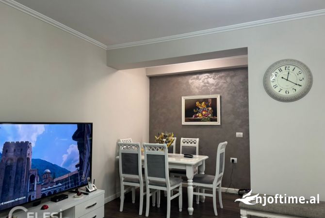 Shtepi ne shitje Apartament ne Tirane, 2+1, Mobilimi E mobiluar, Pagesa 295,000  Euro.