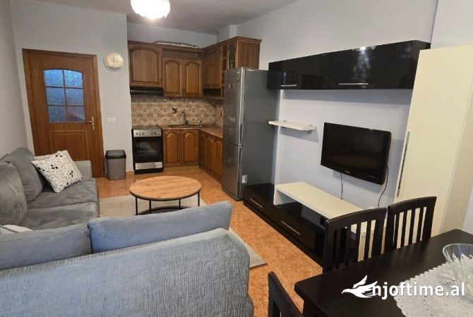 Shtepi me qera Apartament ne Tirane, 1+1, Mobilimi E mobiluar, Pagesa 50,000  Leke.