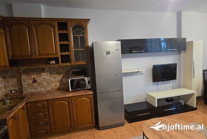 Shtepi me qera Apartament ne Tirane, 1+1, Mobilimi E mobiluar, Pagesa 50,000  Leke.