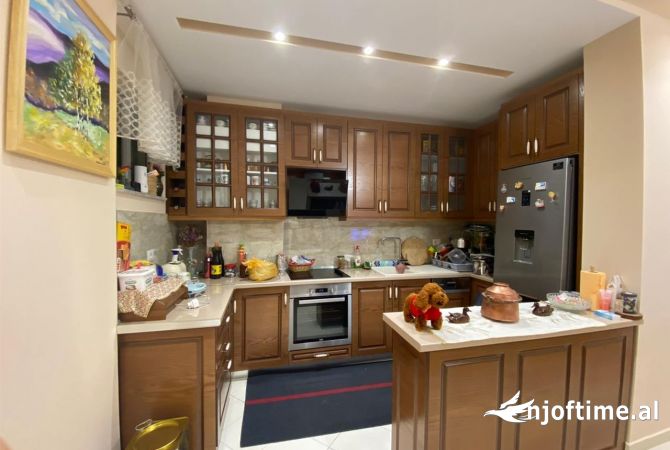 Shtepi me qera Apartament ne Tirane, 2+1, Mobilimi E mobiluar, Pagesa 500  Euro.