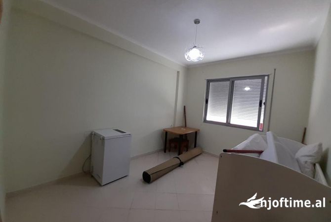 Shtepi me qera Apartament ne Tirane, 2+1, Mobilimi E mobiluar, Pagesa 500  Euro.