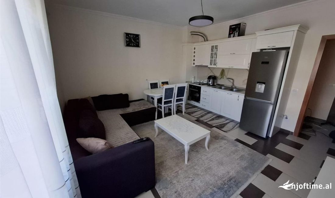 Shtepi ne shitje Apartament ne Tirane, 1+1, Mobilimi E mobiluar, Pagesa 75,000  Euro.