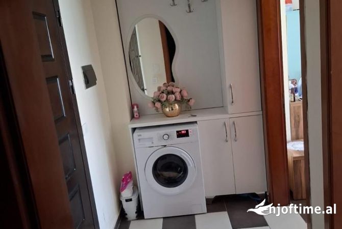 Shtepi ne shitje Apartament ne Tirane, 1+1, Mobilimi E mobiluar, Pagesa 75,000  Euro.