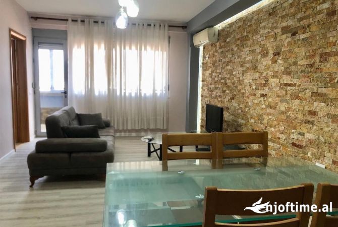 Shtepi me qera 2+1 ne Tirane - 650 Euro