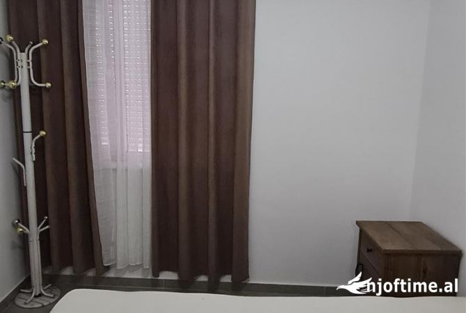 Shtepi me qera Apartament ne Tirane, 1+1, Mobilimi E mobiluar, Pagesa 500  Euro.