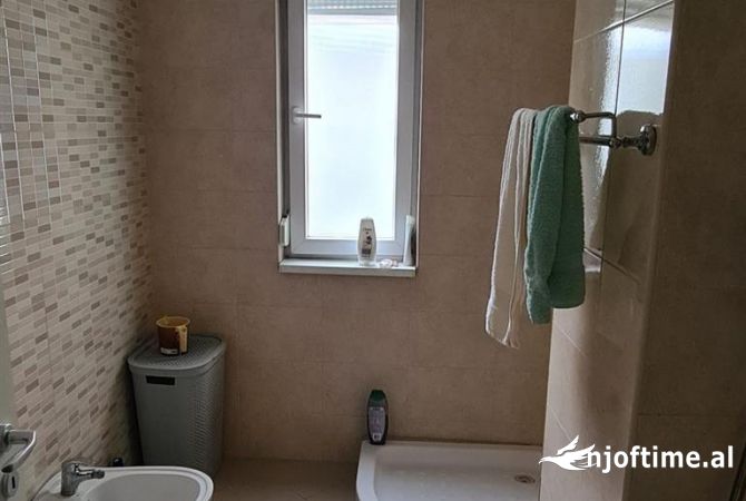 Shtepi me qera Apartament ne Tirane, 1+1, Mobilimi E mobiluar, Pagesa 500  Euro.