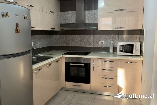 Shtepi me qera Apartament ne Tirane, 1+1, Mobilimi E mobiluar, Pagesa 600  Euro.