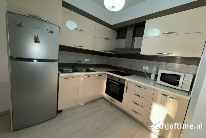 Shtepi me qera Apartament ne Tirane, 1+1, Mobilimi E mobiluar, Pagesa 600  Euro.