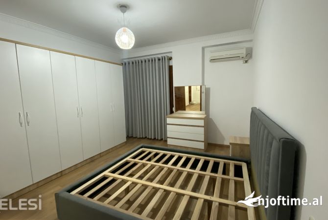 Shtepi me qera Apartament ne Tirane, 1+1, Mobilimi E mobiluar, Pagesa 550  Euro.