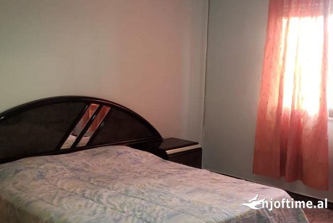 Shtepi ne shitje Apartament ne Tirane, 2+1, Mobilimi E mobiluar, Pagesa 88,000  Euro.