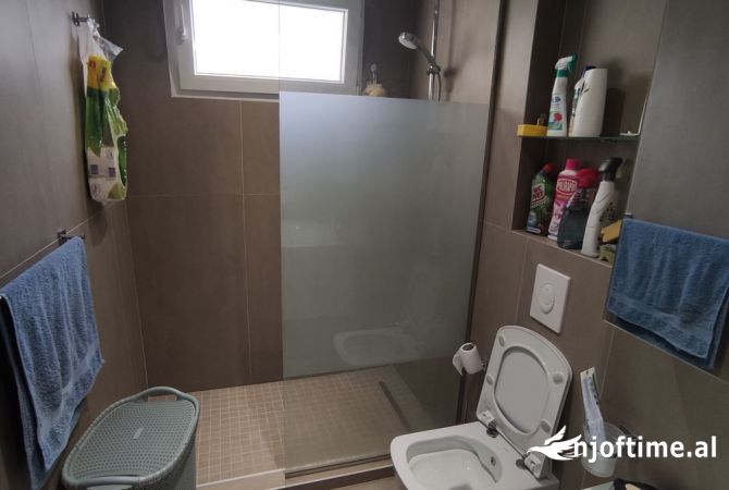 Shtepi me qera 2+1 ne Tirane - 800 Euro