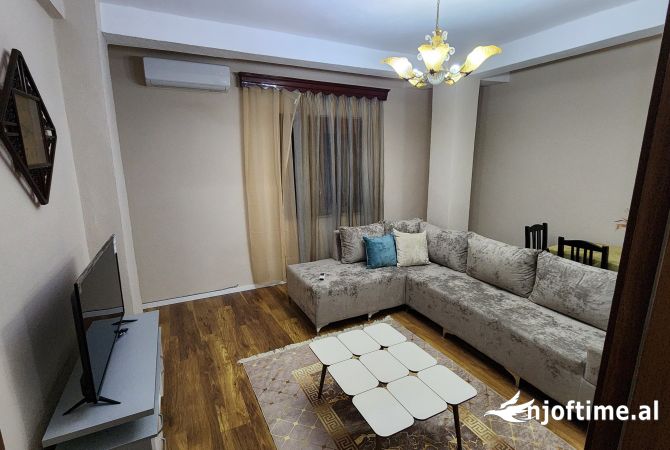 Shtepi me qera 2+1 ne Tirane - 700 Euro